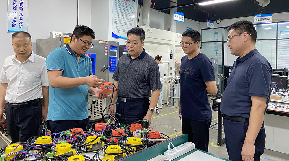 ����ҵ���š�֣������Э�����Ա������ϯ����ѫ���쵼һ��ݰ��3377�����ֻ�ƽ̨��������ָ��