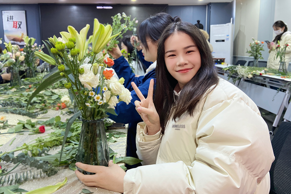 Ʒ�������������ഺ|3377�����ֻ�ƽ̨������չŮ���Ʒ���廨�˶�